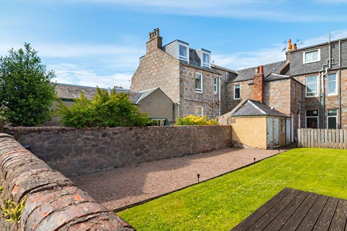 5 Bedroom Semi-Detached House To Rent In Mile-End Place, Aberdeen, AB15