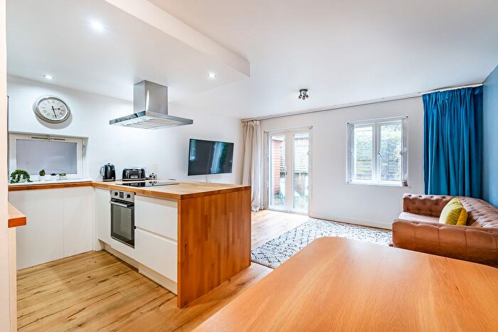 2 Bedroom Flat For Sale In Lanark Road, London, W9