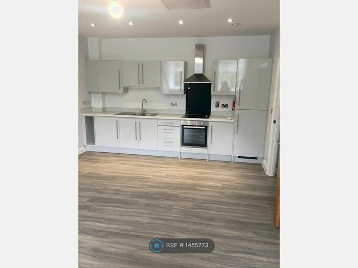 2 Bedroom Flat To Rent In Sycamore Court, Luton, LU2