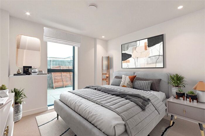 1 Bedroom Flat To Rent In Cannon Hill Lane, London, SW20