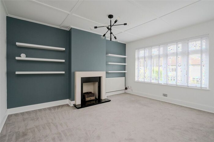 2 Bedroom Flat To Rent In Courtlands Avenue, Kew, Richmond, Surrey, Uk, TW9