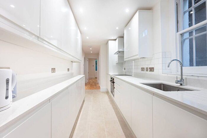 2 Bedroom Flat To Rent In Holland Park Gardens, Holland Park, London, W14