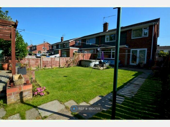 3 Bedroom Semi-Detached House To Rent In Lawnsgarth, Cottingham, HU16
