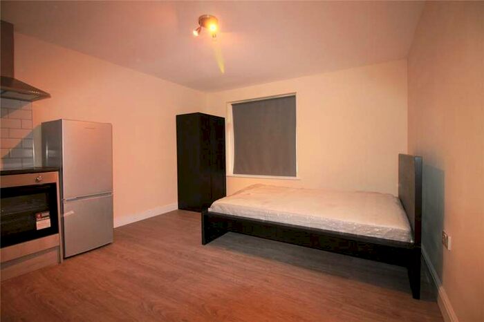 1 Bedroom Studio Flat To Rent In Costons Lane, Greenford UB6