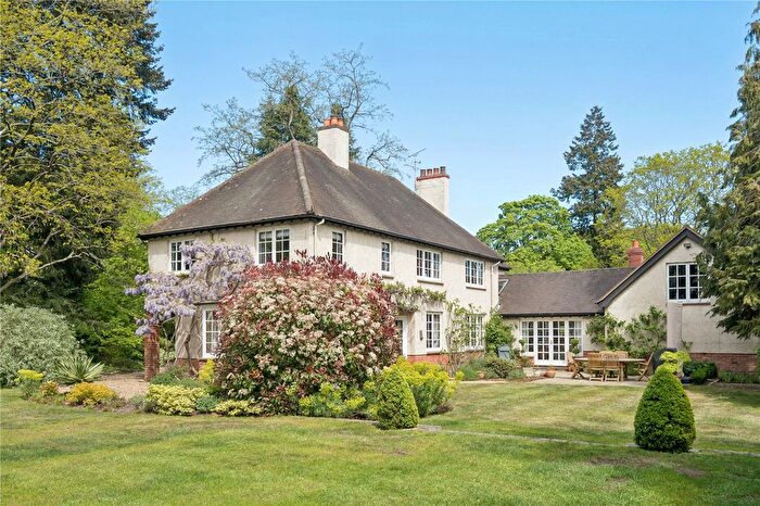 4 Bedroom Detached House For Sale In Middle Avenue, Farnham, Surrey, GU9