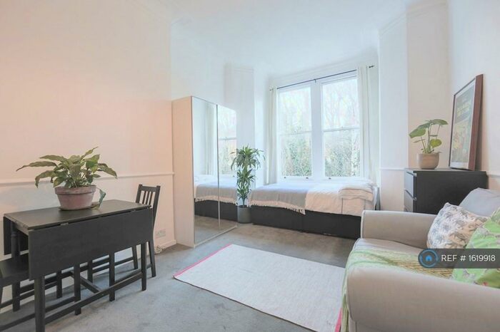 Studio To Rent In Goldhurst Terrace, London, NW6