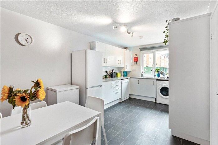 3 Bedroom Terraced House To Rent In Chatham Street, Walworth, London, SE17