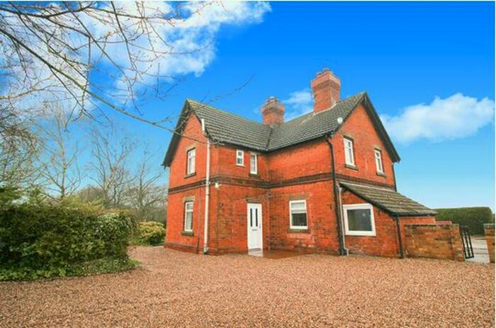 2 Bedroom Cottage To Rent In Stragglethorpe, Radcliffe-On-Trent, Nottingham, NG12