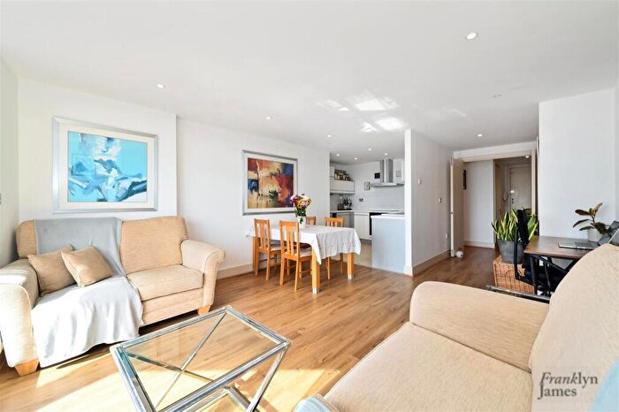 2 Bedroom Apartment For Sale In Crews Street., London, E14