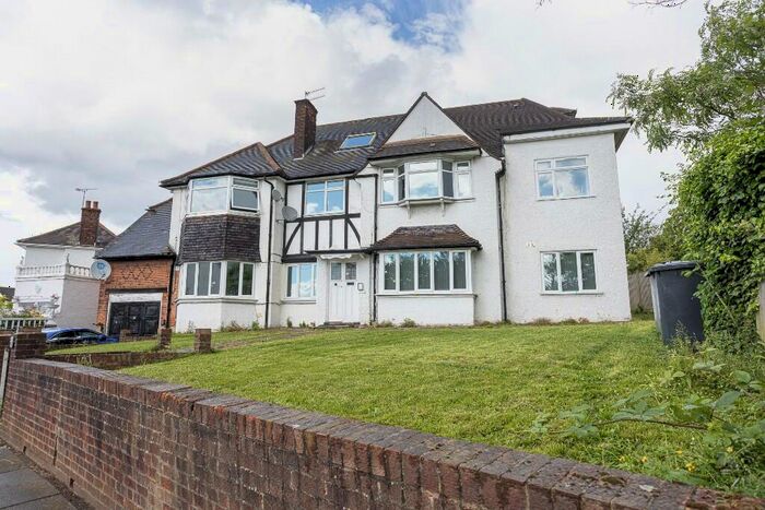 2 Bedroom Flat To Rent In Wessex Way, London, NW11