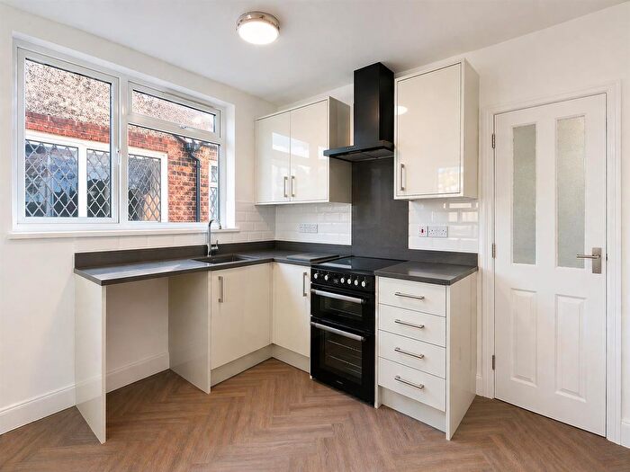 1 Bedroom Maisonette To Rent In River Gardens, Feltham, TW14