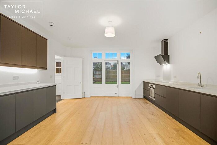 2 Bedroom Flat To Rent In Dyke Road, Brighton, BN1