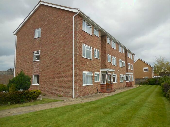 1 Bedroom Flat To Rent In High Marryats, Grove Road, Barton On Sea, BH25