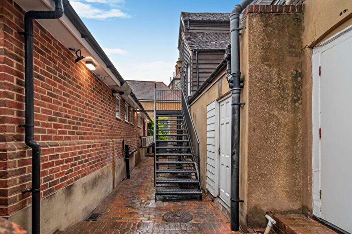 2 Bedroom Flat For Sale In Castle Hill, Rochester, ME1