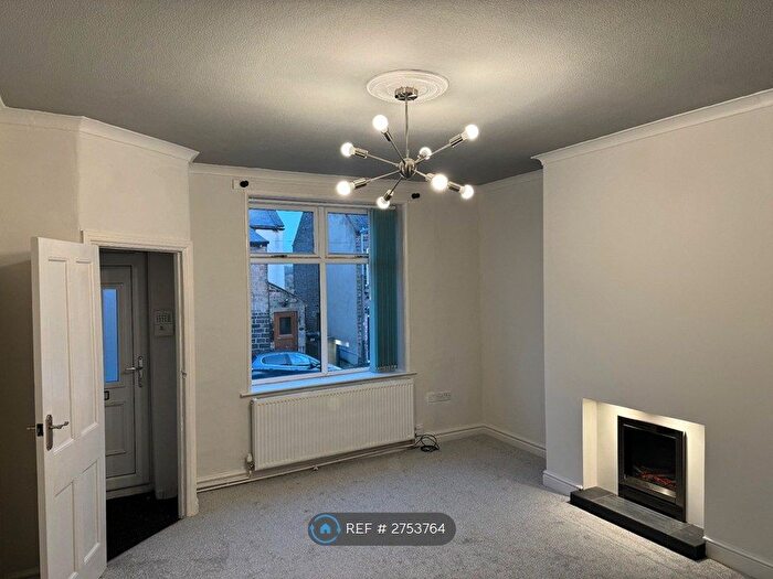 2 Bedroom Terraced House To Rent In Upper Quarry Road, Huddersfield, HD2