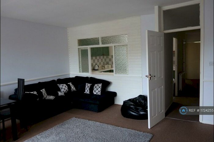 2 Bedroom Flat To Rent In St Catherine's Hill, Christchurch, BH23