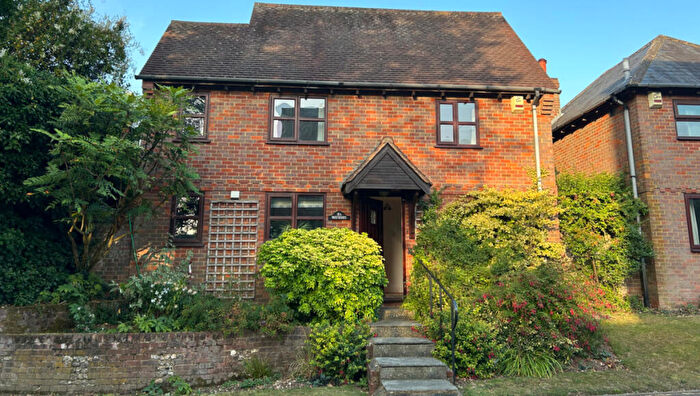 2 Bedroom Detached House For Sale In High Street, Great Missenden, HP16
