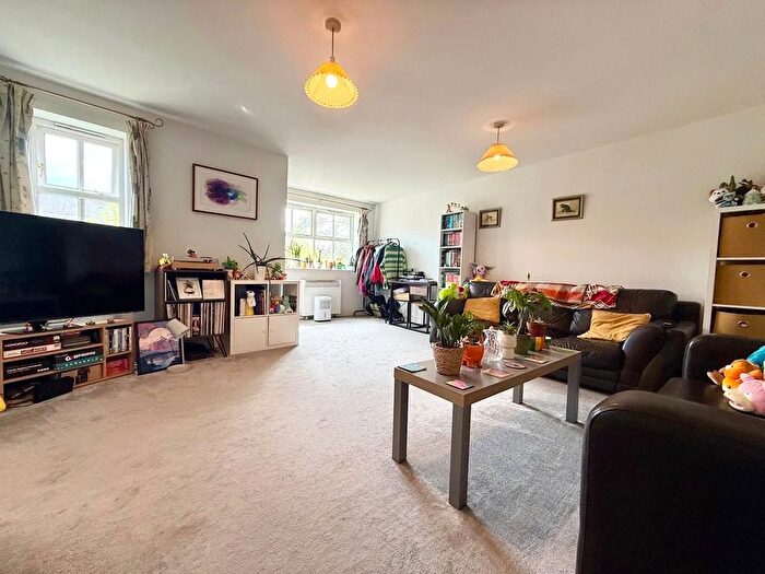 2 Bedroom Flat To Rent In Macmillan Way, London, SW17