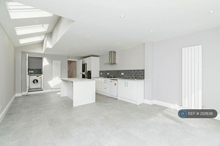 4 Bedroom Terraced House To Rent In Kingsdown Road, London, E11