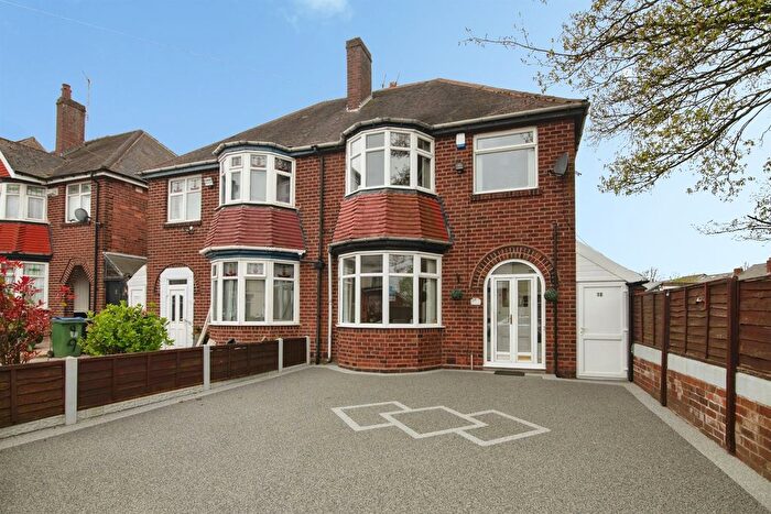 3 Bedroom Semi Detached House For Sale In West Park Road, Smethwick, B67
