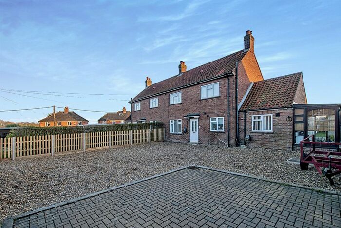 3 Bedroom Semi-Detached House For Sale In Parva Close, Little Barningham, Norwich, NR11