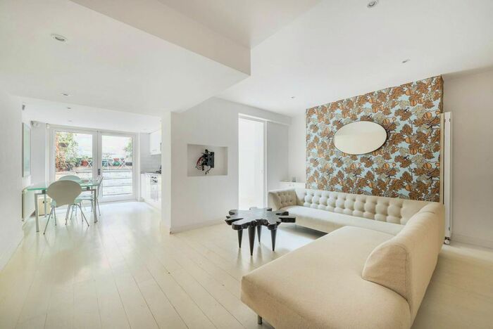 2 Bedroom Flat To Rent In St Lawrence Terrace, Ladbroke Grove, London, W10