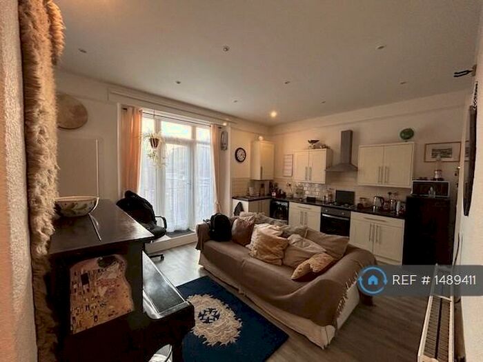 1 Bedroom Flat To Rent In Devonshire Road, Prenton, CH43