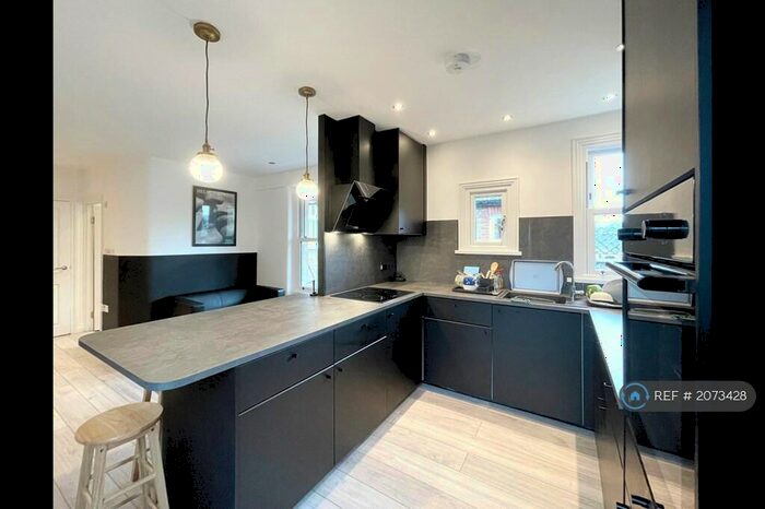 2 Bedroom Flat To Rent In Rosemill House, Morden, SM4