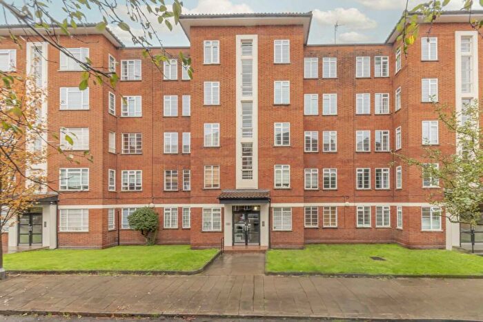 4 Bedroom Flat To Rent In Shannon Place, St. John's Wood, NW8