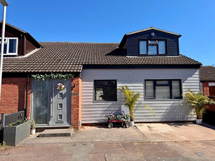 3 Bedroom Semi-Detached House For Sale In Westell Close, Baldock, SG7