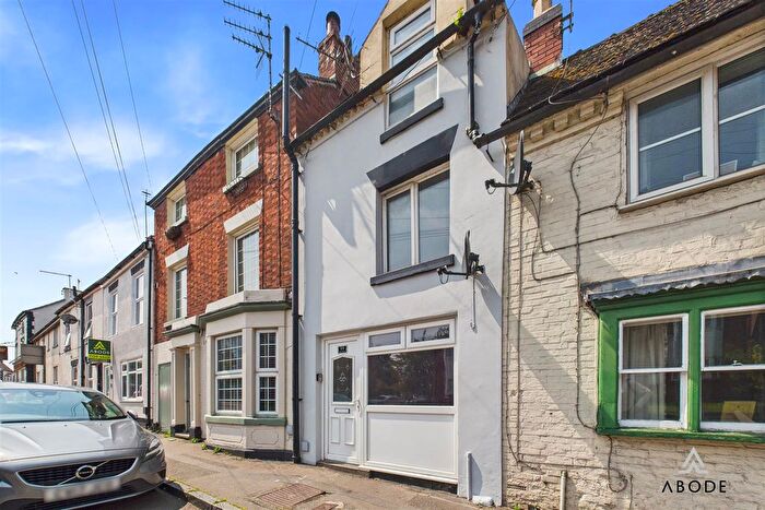 2 Bedroom Terraced House To Rent In High Street, Uttoxeter, Staffordshire, ST14