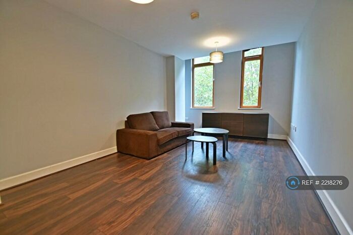 2 Bedroom Flat To Rent In Chatsworth House, Manchester, M1