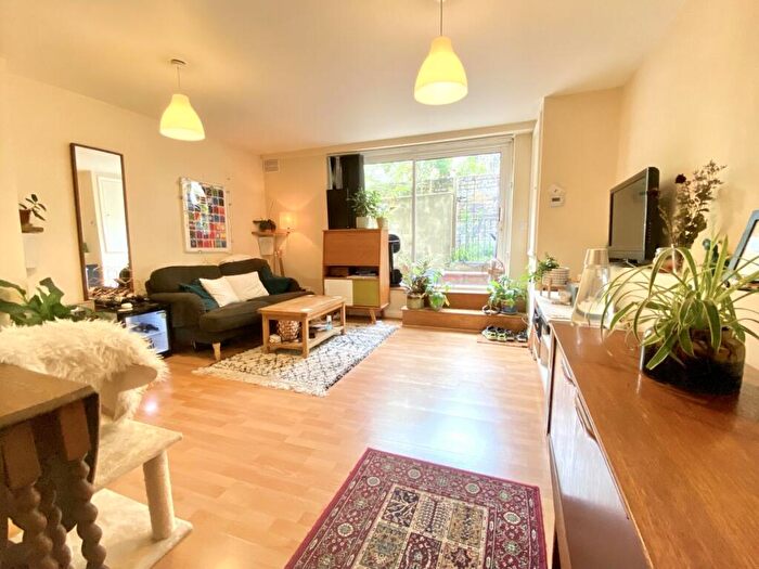 1 Bedroom Flat To Rent In Newington Green Road, Islington, N1