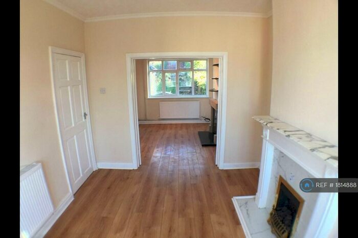 3 Bedroom Terraced House To Rent In Ruxley Road, Stoke-On-Trent, ST2