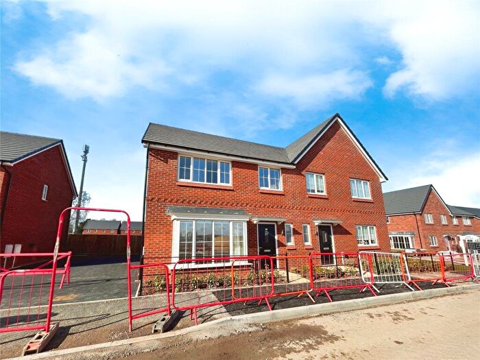 4 Bedroom Semi-Detached House To Rent In Laura Avenue, Nottingham, NG5