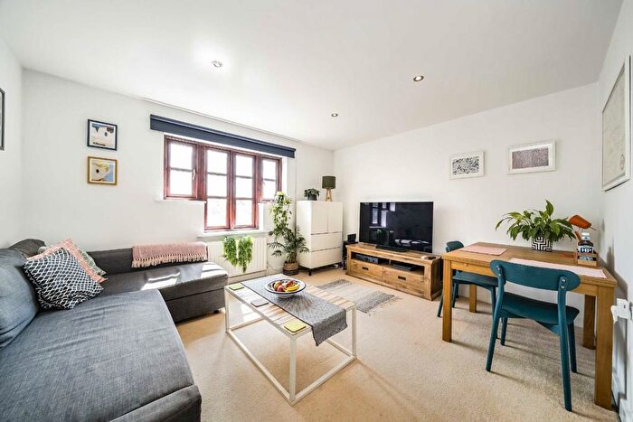 2 Bedroom Flat For Sale In Falmouth Way, Walthamstow, E17