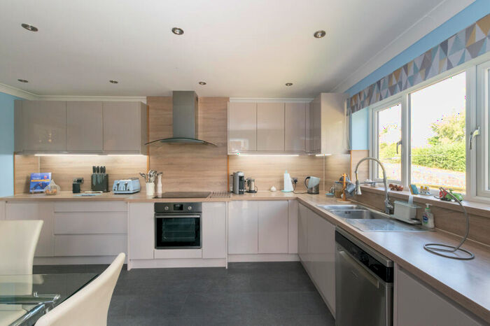 4 Bedroom Detached House For Sale In Station Street, Misterton, Doncaster, DN10