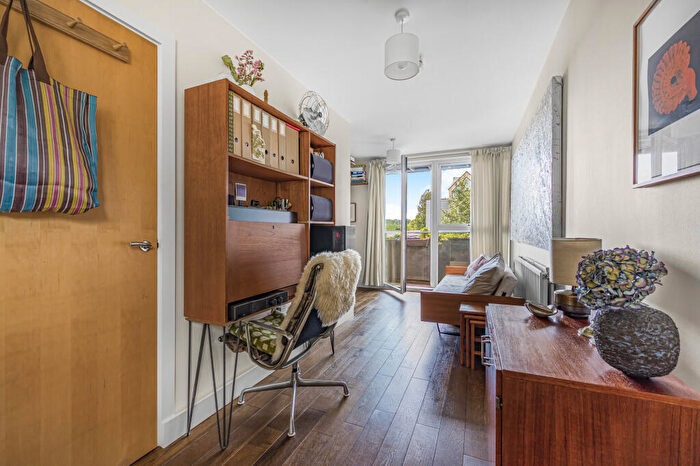 2 Bedroom Apartment For Sale In Dragonfly Place, London, SE4