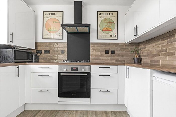 1 Bedroom Flat For Sale In Hanson Close, London, SW12