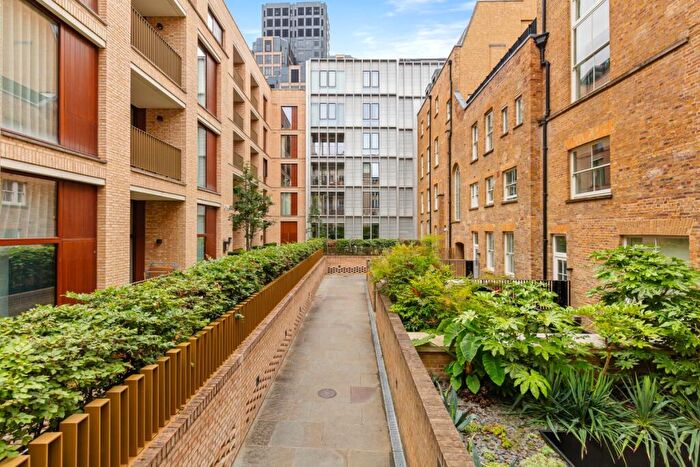 2 Bedroom Apartment For Sale In Dominion House, Bartholomew Close London, EC1A - Photo 5
