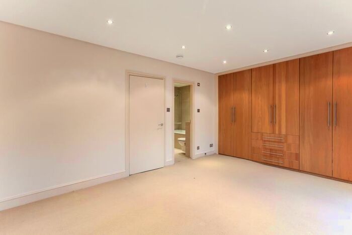 5 Bedroom Terraced House To Rent In Crossfield Road, NW3