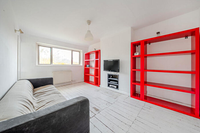 2 Bedroom Apartment For Sale In Moremead Road, London, SE6