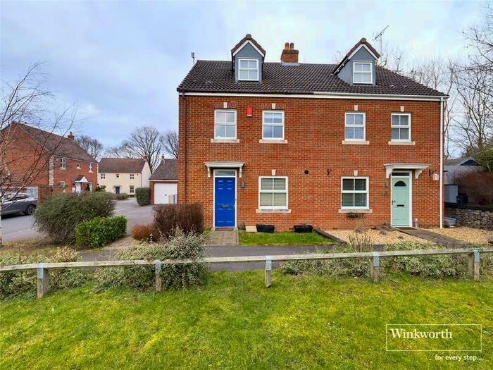 4 Bedroom Semi-Detached House To Rent In Kingfisher Grove, Three Mile Cross, Reading, RG7