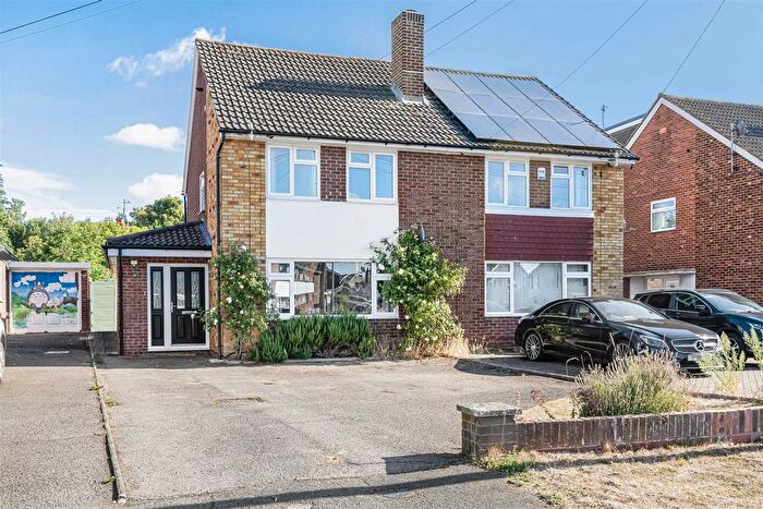 3 Bedroom Semi Detached House For Sale In Vine Crescent, Reading, RG30