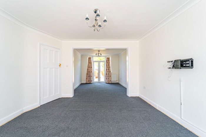 3 Bedroom Semi Detached House To Rent In Waterfall Road, Arnos Grove, London, N11