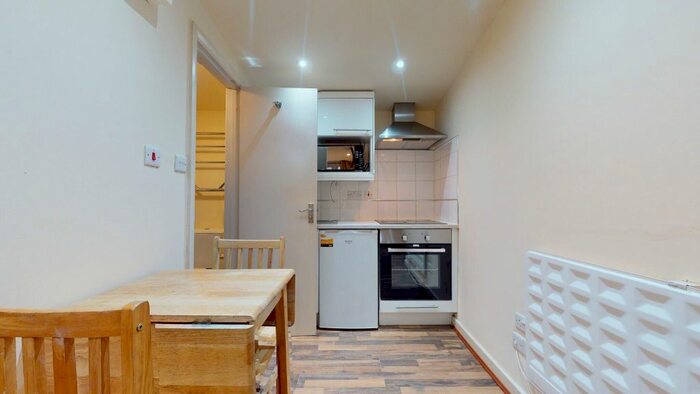 Studio To Rent In Chatsworth Road, London, NW2