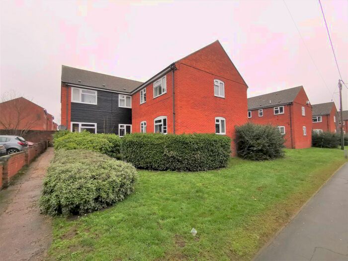 2 Bedroom Property To Rent In Peel Crescent, Braintree, Essex CM7