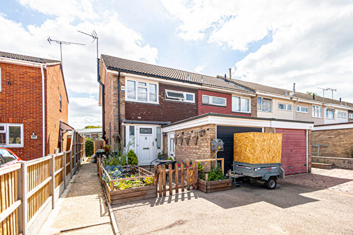 3 Bedroom End Of Terrace House For Sale In Dolphins, Westcliff-on-sea, SS0