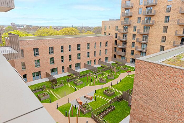 1 Bedroom Flat To Rent In Clovelly Road, Hounslow, TW3