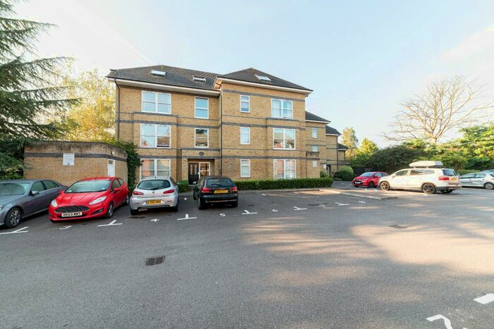 2 Bedroom Flat To Rent In Flat Steeple Court, Vicarage Road, Egham, TW20